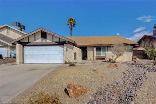 6616 Treadway Ln, Las Vegas, NV, 89103-3138 | Card Image