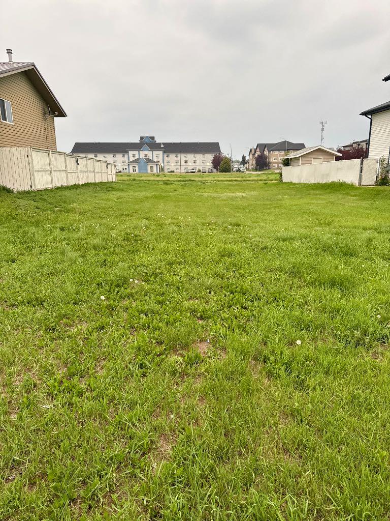 Land in Brooks 2
