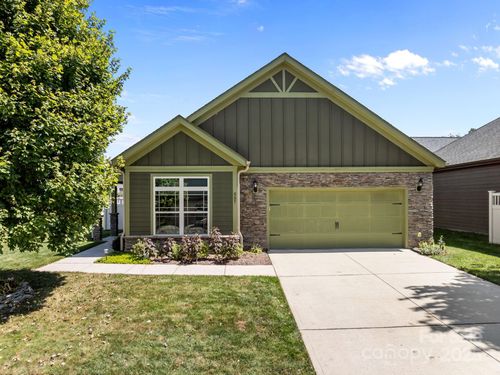 537 Summerfield Pl, Flat Rock, NC, 28731-5521 | Card Image
