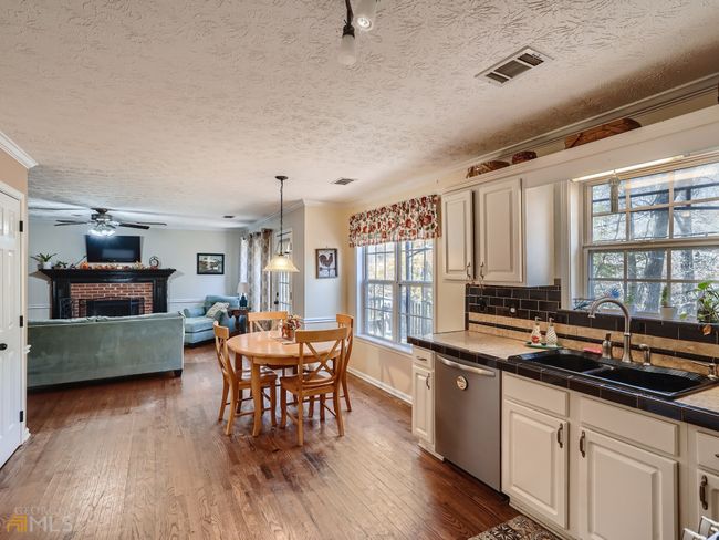 5363 Forest Dr, House other with 4 bedrooms, 4 bathrooms and null parking in Loganville GA | Image 5