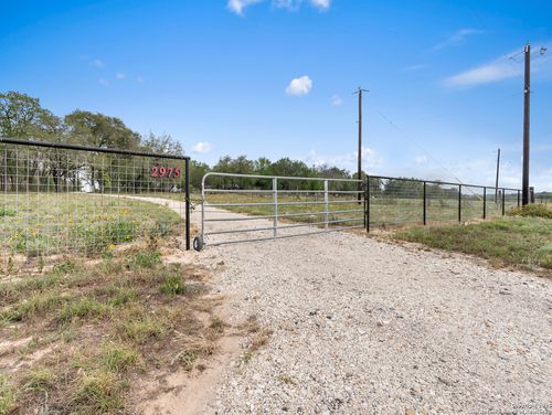 2975 County Road 120, Floresville, TX, 78114-6362 | Card Image