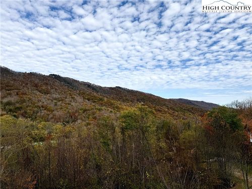 apt-2-471 Adams Apple Dr, Banner Elk, NC, 28604-9789 | Card Image