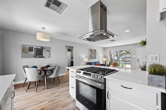 10412 Firethorn Ln, House other with 3 bedrooms, 2 bathrooms and 4 parking in Austin TX | Image 12