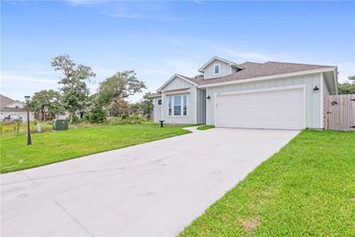 105 Broad Oak Drive, House other with 4 bedrooms, 2 bathrooms and null parking in Rockport TX | Image 3