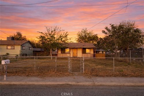 548 Page St, Porterville, CA, 93257-5724 | Card Image
