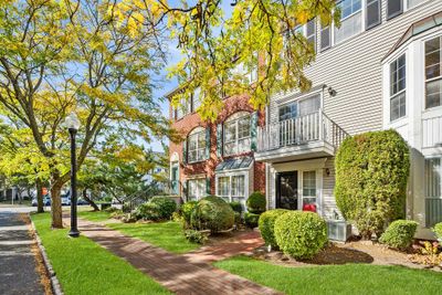 1 Droyers Pointe Blvd, Condo with 2 bedrooms, 3 bathrooms and null parking in JC, West Bergen NJ | Image 3