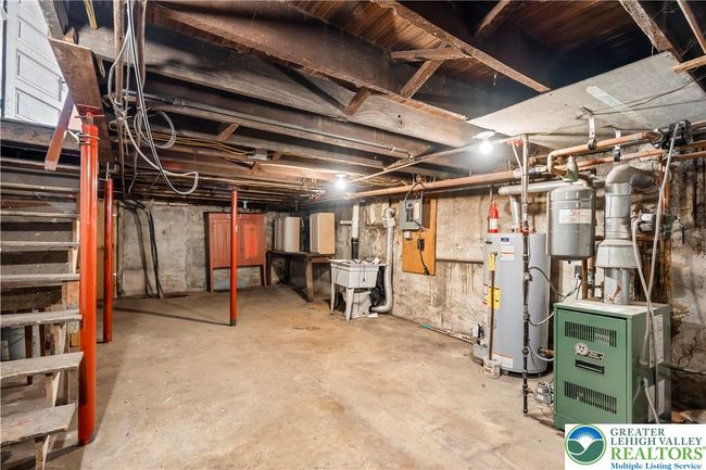 1926 W Broad St, Townhouse with 4 bedrooms, 1 bathrooms and null parking in BETHLEHEM PA | Image 35