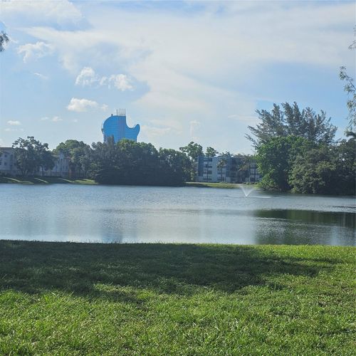 apt-520-3650 N 56th Ave, Hollywood, FL, 33021-2286 | Card Image
