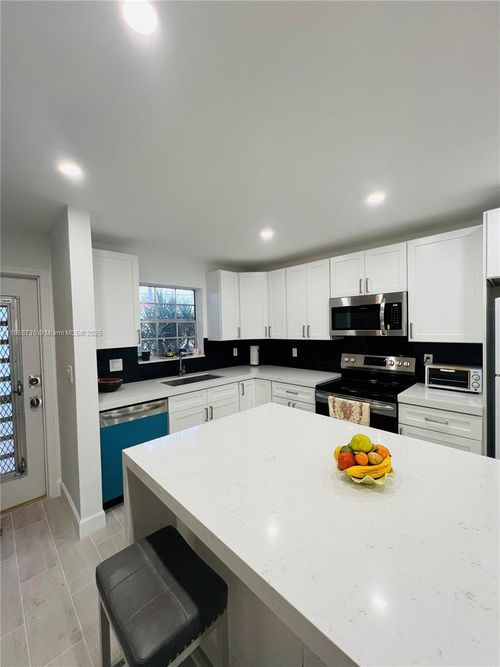 apt-3-2200 Ne 36th St, Lighthouse Point, FL, 33064-7550 | Card Image