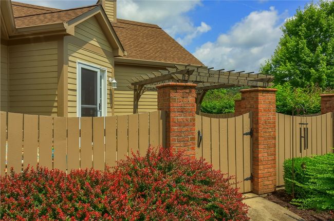 135 Linden Ct, Condo with 3 bedrooms, 3 bathrooms and 2 parking in Seven Fields PA | Image 6