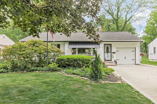 8279 Westmoor Rd, Mentor, OH, 44060-7535 | Card Image