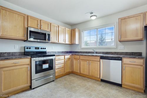 28556 Carlton Way Dr, Novi, MI, 48377-2637 | Card Image