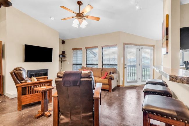 APT-305 - 1406 Windsor Rd, Condo with 2 bedrooms, 2 bathrooms and 2 parking in Austin TX | Image 8
