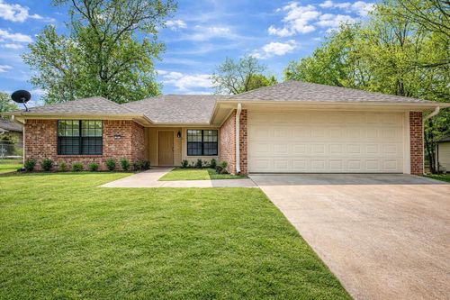 201 W Walton, Gladewater, TX, 75647 | Card Image