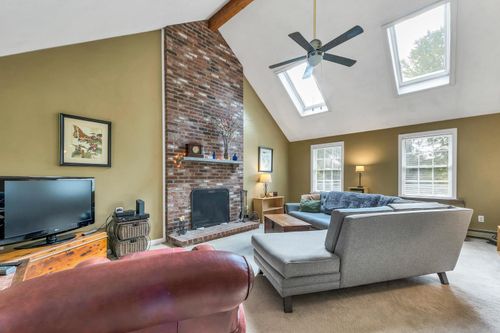 15 Cambridge Rd, Hampstead, NH, 03841-2250 | Card Image