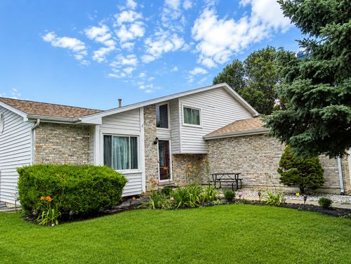 2010 Watertower Pl, Crest Hill, IL, 60403-0823 | Card Image