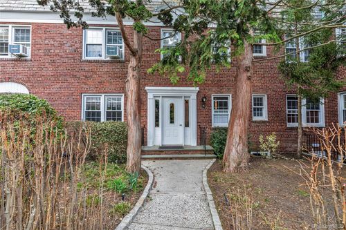 apt-1a-35 Floral Blvd, Floral Park, NY, 11001-2664 | Card Image