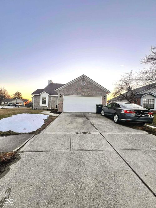 126 Tracy Ridge Blvd, New Whiteland, IN, 46184-1063 | Card Image