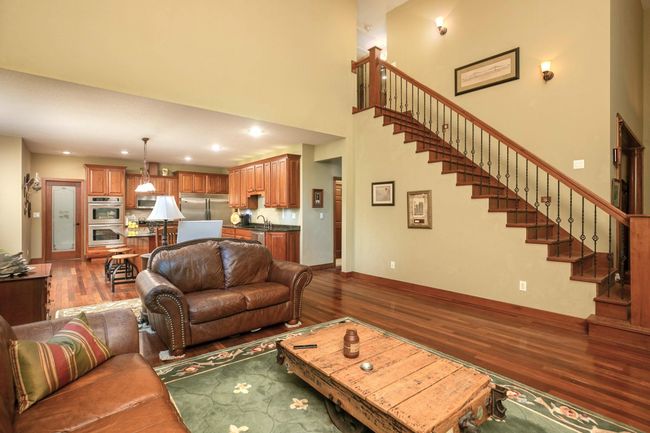 Living Room-Tons of room | Image 10