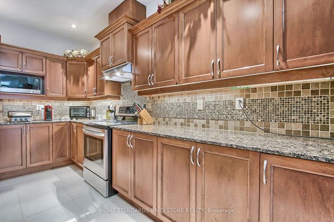 617 16th Ave, Home with 4 bedrooms, 5 bathrooms and 6 parking in Richmond Hill ON | Image 11