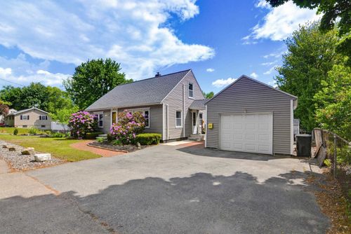 367 Mammoth Road, Manchester, NH, 03109 | Card Image