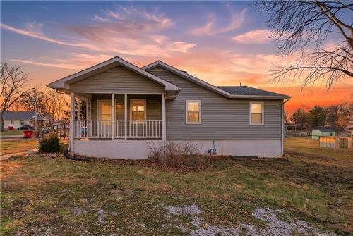 200 Sw 7th St, Oak Grove, MO, 64075-9446 | Card Image