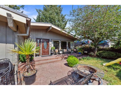 760 Oconnell St, North Bend, OR, 97459-2817 | Card Image