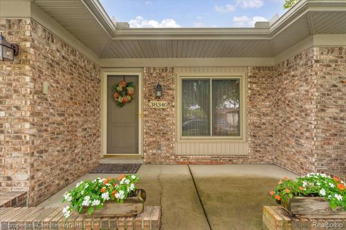 38340 Cottonwood Dr, Sterling Heights, MI, 48310-3330 | Card Image