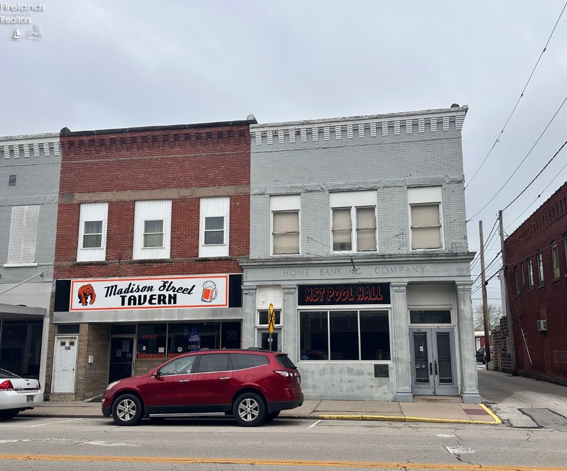 120 Madison St, Gibsonburg, OH 43431-1335