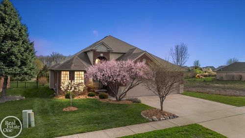 15833 Kingsway Dr, Macomb, MI, 48044-1140 | Card Image