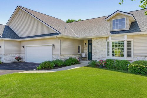 273 Cardinal Ln, Hartland, WI, 53029-2307 | Card Image