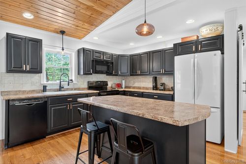 668 Cochecton Tpke, Narrowsburg, NY, 12764-5600 | Card Image