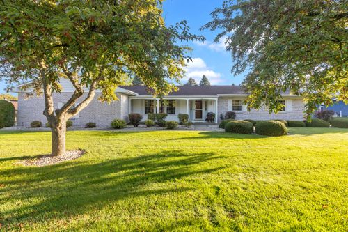 611 Estate Ct, Elkhorn, WI, 53121-2222 | Card Image