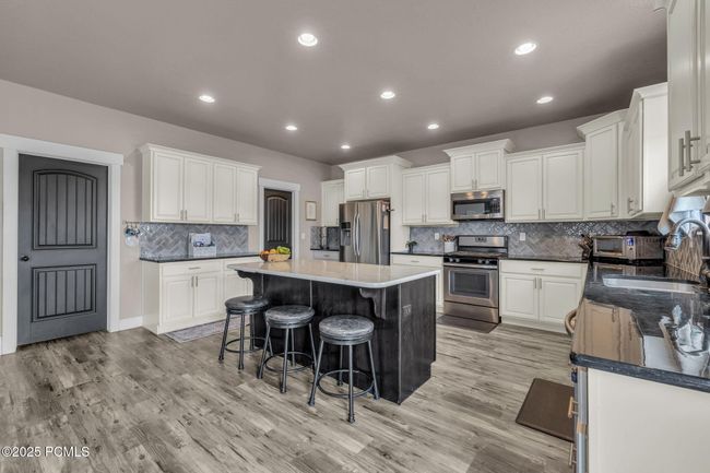 1962 Bluff Crest Rd, Home with 4 bedrooms, 3 bathrooms and null parking in Francis UT | Image 6