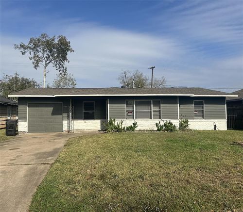 5847 Belcrest St, Houston, TX, 77033-2141 | Card Image