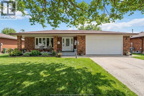 386 Woodridge Dr, Tecumseh, ON, N8N3A8 | Card Image