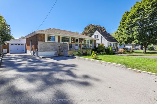 6528 Stamford Green Dr, Niagara Falls, ON, L2J1T8 | Card Image