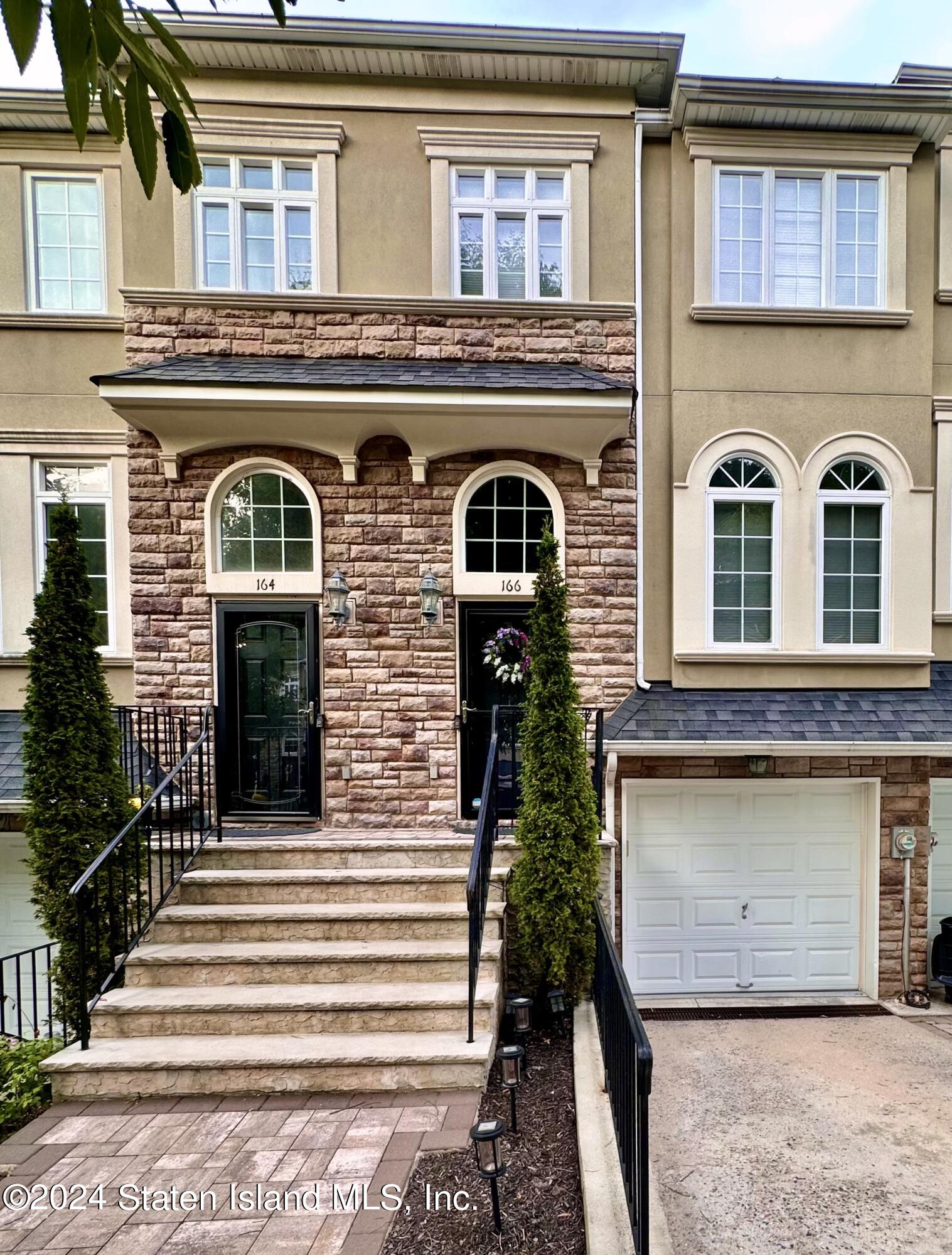 Presentation Cir, Staten Island, NY 10312