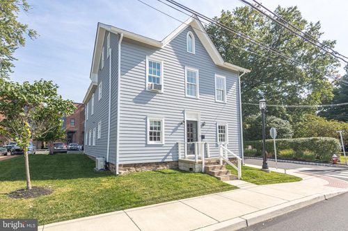 211 Court St, NEWTOWN, PA, 18940-1913 | Card Image