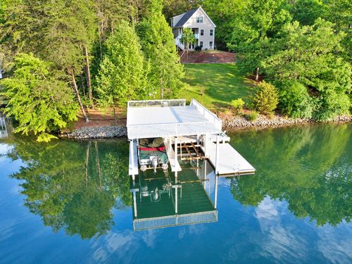 108 Pebble Brook Ln, Moneta, VA, 24121-2027 | Card Image