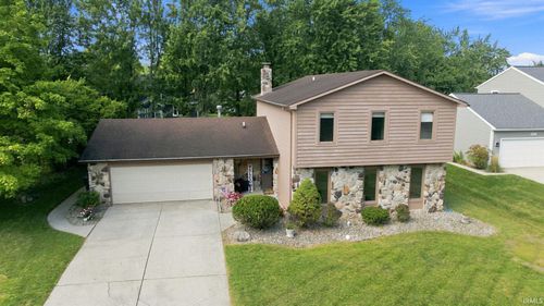 8417 Greenwich Ct, Fort Wayne, IN, 46835-8313 | Card Image