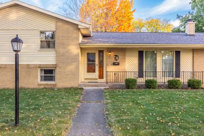 11 Manor Drive, House other with 3 bedrooms, 2 bathrooms and 2 parking in Pontiac IL | Image 2