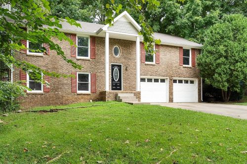 215 Pine Mountain Rd, Clarksville, TN, 37042-5220 | Card Image