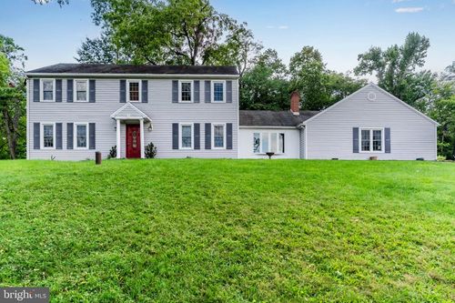 8 Holly Dr, New Cumberland, PA, 17070-2304 | Card Image