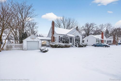 812 Barney Ave, Flint, MI, 48503-4921 | Card Image