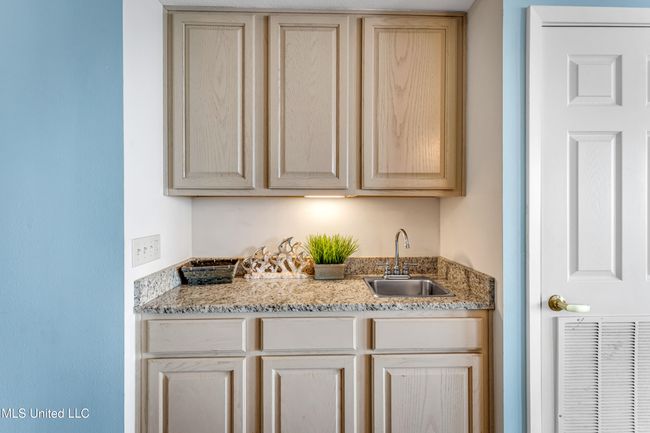 607 Legacy Towers-8 | Image 14