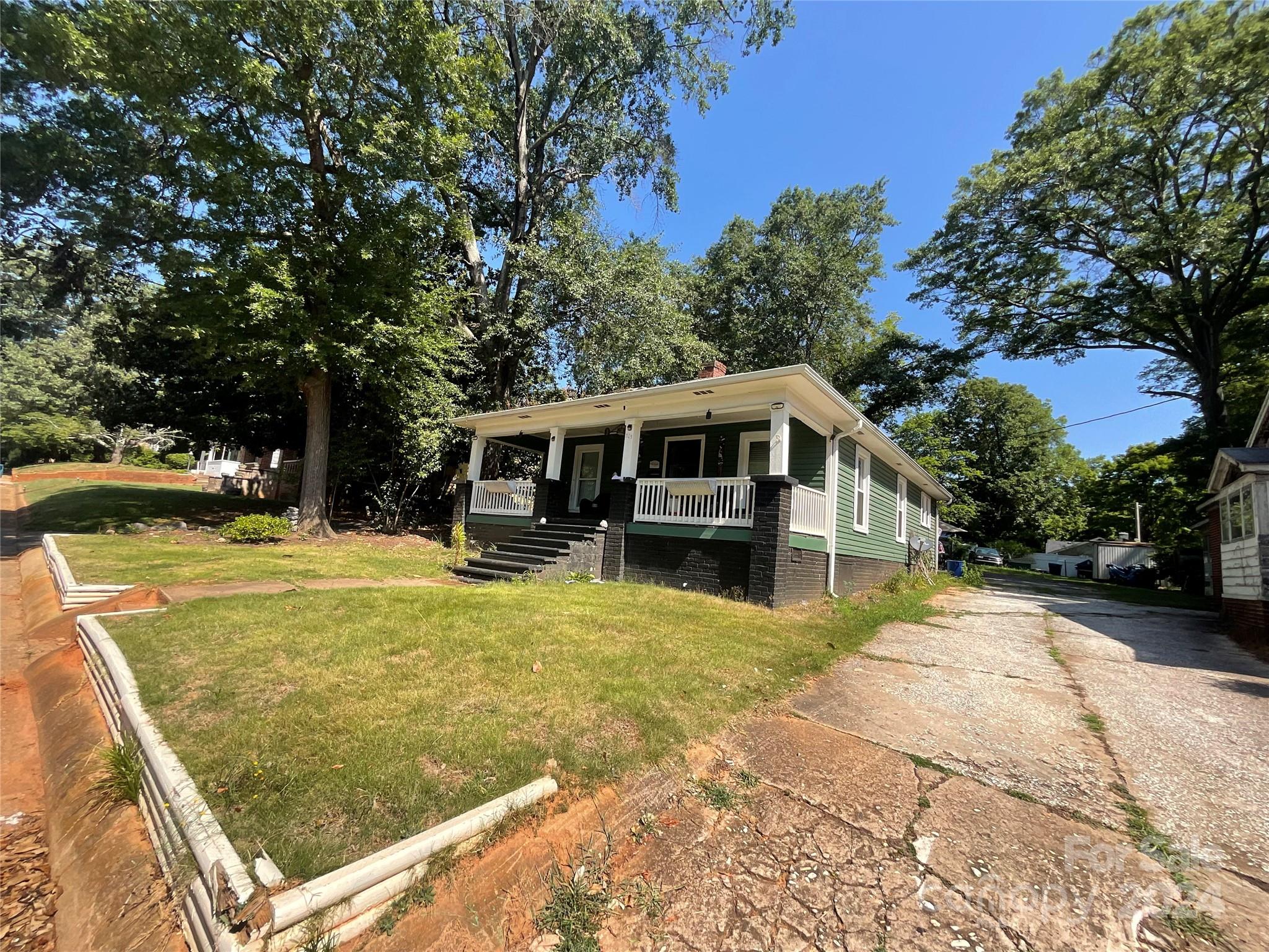 Arlington St, Forest City, NC 28043