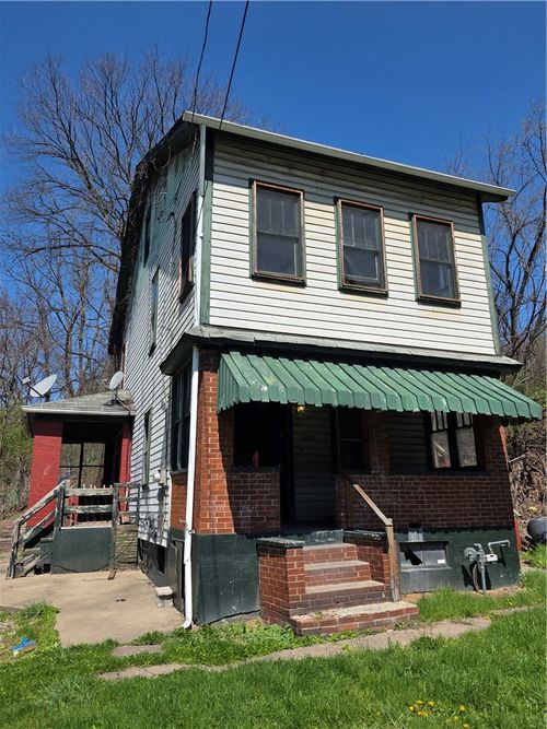 105 Westinghouse Ave, N Versailles, PA, 15137-2256 | Card Image