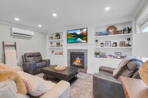 8168 132a Street, Surrey, BC, V3W8Y6 | Card Image