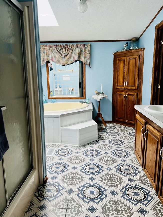 Separate walk-in shower.❤️ | Image 22